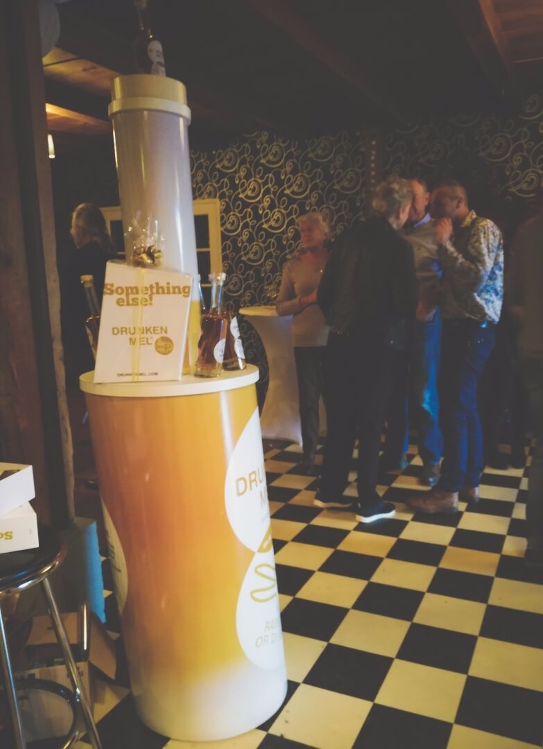 scheve stafafel met drunken mel erop